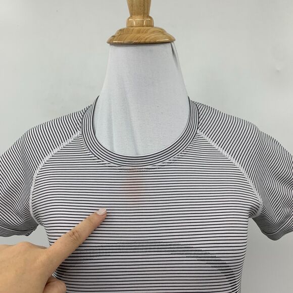 Lululemon Swiftly Tech Shirt Womens 6 White Black Striped Short Sleeve *READ - Picture 3 of 12